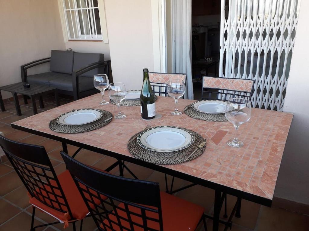 Duquesa Fairways, A Spacious Apartment With Fabulous Views And Facilities Manilva Exterior photo